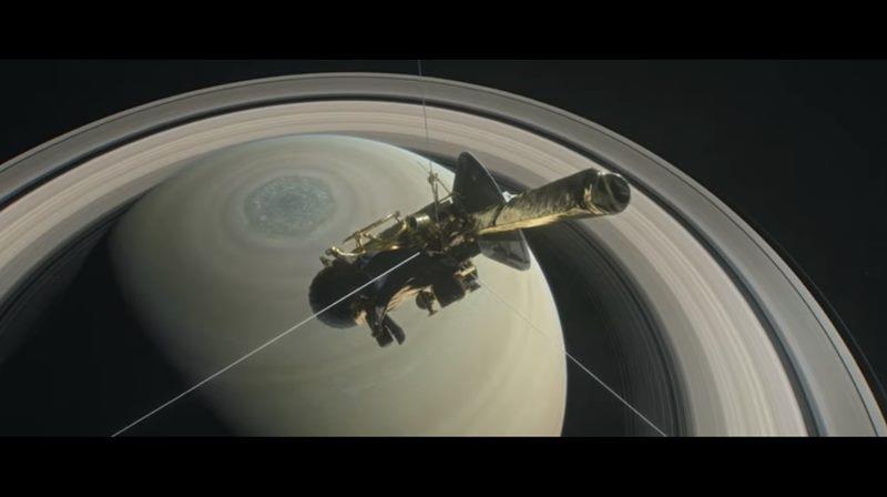 美國國家航空暨太空總署太空船卡西尼號在太空中飛行20年後，15日功成身退，墜落在土星，完成名留青史的任務。   圖擷取自NASA  Jet Propulsion Laboratory YouTube影片 