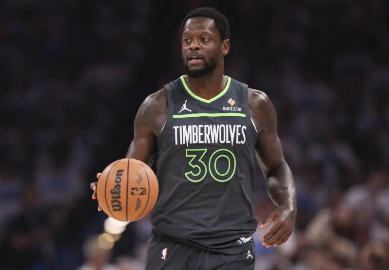 ▲根據ESPN記者Shams Charania報導，NBA美國職籃（National Basketball Association）明尼蘇達灰狼球星Julius Randle計劃將與灰狼簽下3年1億美元的延長合約，合約裡包含2027-28賽季的球員選項。（圖／美聯社／達志影像）   