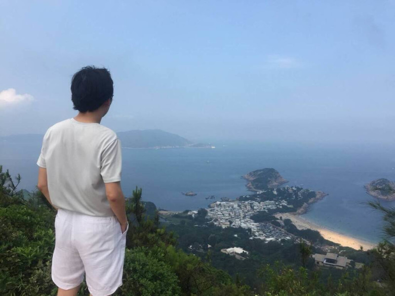 台灣人Michael在香港工作接近10年，他向中央社說，感受到香港過去幾年政治環境的變化，但因為要找新工作不容易，所以暫時還未離開香港。圖為Michael在香港龍脊爬山時拍攝。   圖：（受訪者提供）中央社
