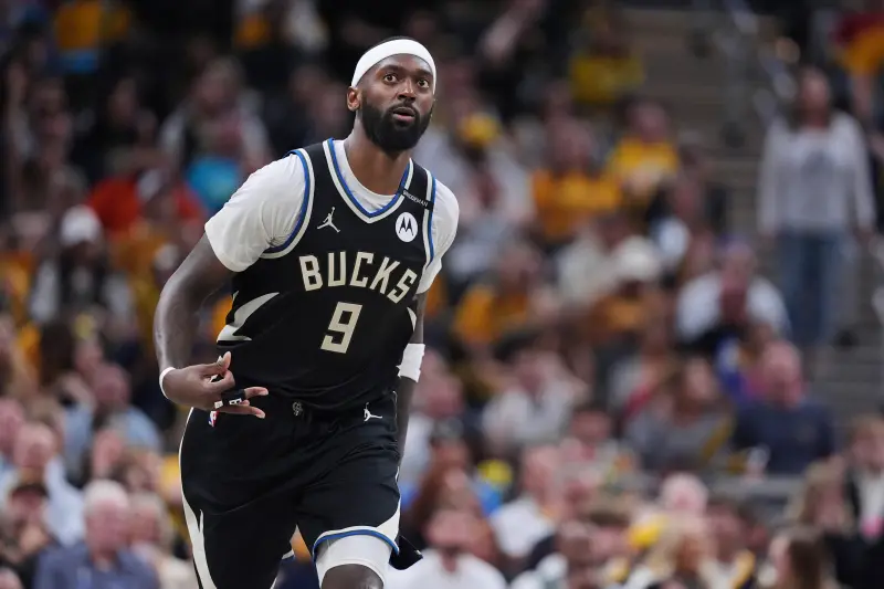 ▲據美媒報導，NBA美國職籃（National Basketball Association）密爾瓦基公鹿提供一份3年4400萬美元的合約，留下奪冠老臣Bobby Portis，他原先拒絕了最後一年1340萬美元的球員選項，成為了自由球員，但公鹿沒打算放走他，而是提供了新的合約附帶2027-28賽季的球員選項。   