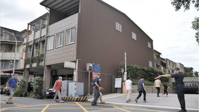 內政部今（30）日正式函頒「防空避難指引」，明確提供民眾在防空警報發放時，如何依據所在情境迅速採取適切行動，確保自身與家人生命安全。   圖：內政部提供