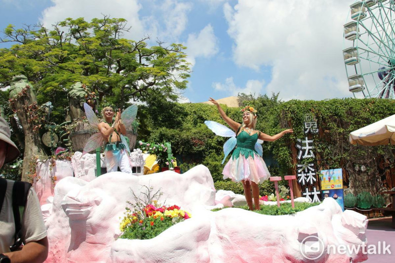 麗寶樂園暑假推出巨型花車精靈遊行表演。 圖:唐復年/攝