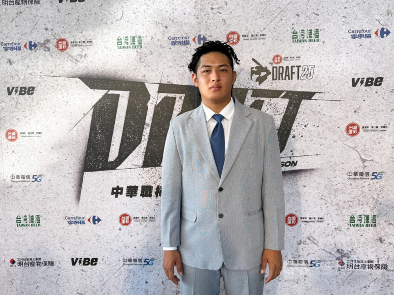 中華職業棒球大聯盟新人球員選拔會30日在台中登場，台鋼雄鷹隊狀元籤指名19歲投手韋宏亮（圖）。中央社記者謝靜雯攝  114年6月30日   