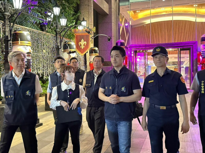 台北市市長蔣萬安率隊稽查，呼籲青少年勿當車手，慎防詐騙。   圖：台北市警局提供