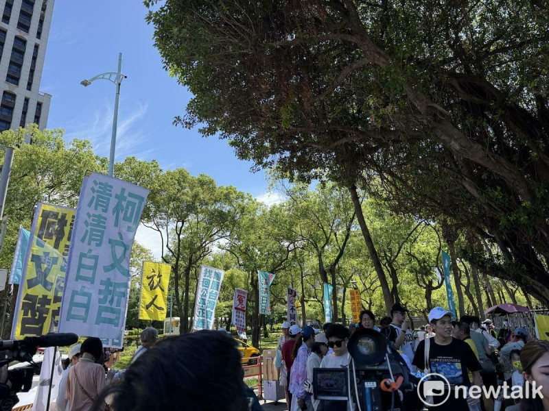 民眾黨組織部號召小草集結北檢。   圖：周煊惠 / 攝