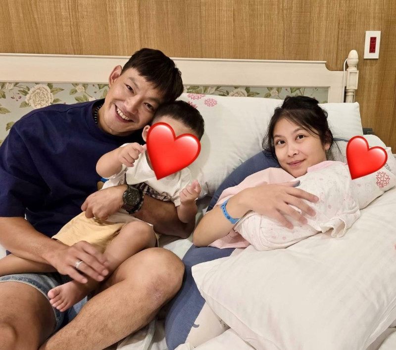 威廉的愛妻卓君澤曬出一家四口合照，透露二寶出生的好消息，這也是威廉捲逃兵案後首度露面。   圖：翻攝自威廉IG