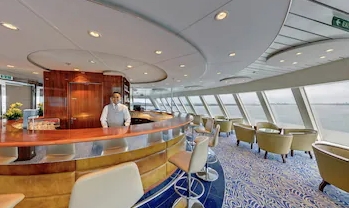 Villa Vie Odyssey吧檯。   圖 : 翻攝自Telegraph