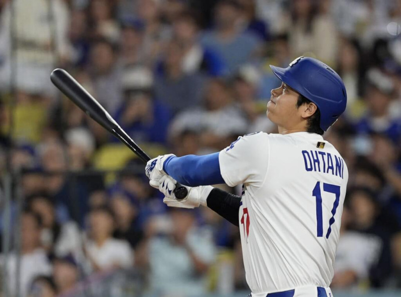 美國職棒洛杉磯道奇隊好手大谷翔平1日在第4局敲出本季第30支全壘打，助道奇6比1擊敗芝加哥白襪。（共同社）   