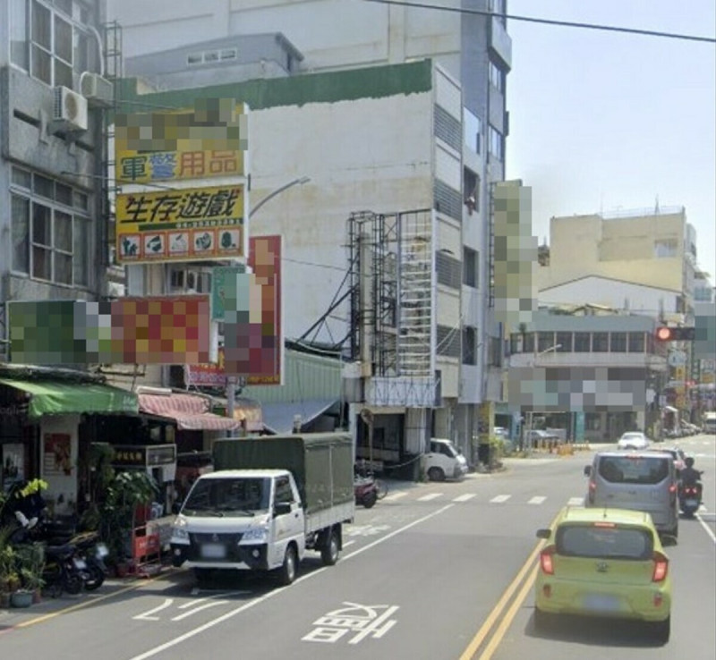 豐原一家經營10多年的軍警用品店王姓一家人疑似金錢壓力，日前一家五口選擇在家輕生。   圖：翻攝自google map