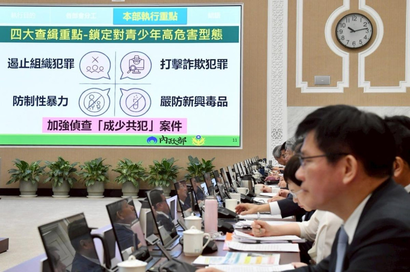 行政院長卓榮泰今（3）日在行政院會聽取內政部及教育部說明「114年暑期青少年保護措施」。   圖：行政院提供