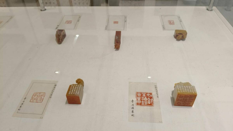 「真如書會」集結全國金牌書法選手，也是台灣國語文競賽寫字的重要推動團體，在明宗書法藝術館邀請下，自即日起至7月24日止盛大舉辦「真如妙墨 2025真如書會聯展」，主辦單位竭誠歡迎各界前往細品書法家們的精彩力作。   圖：黃博郎／攝