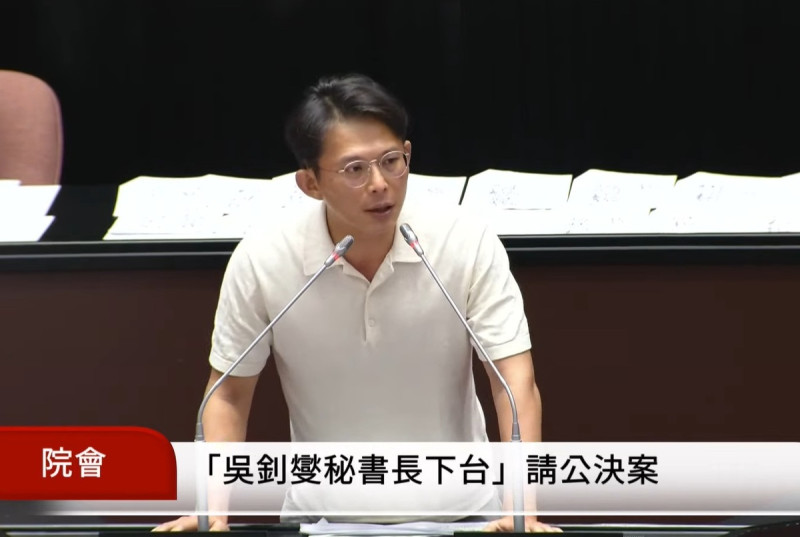民眾黨團總召黃國昌砲轟國安會祕書長吳釗燮。   圖：擷自國會頻道