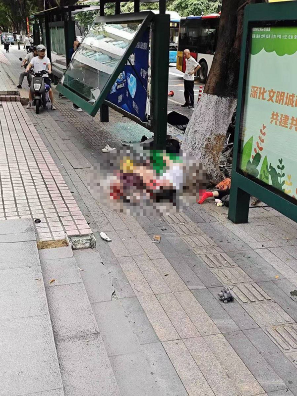 與此同時,廣東省廣州市也發生一起汽車衝撞公車站台的事件,總計造成 3 死 3 傷。 圖:翻攝自 @muyang909 X 帳號