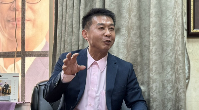 力拼民進黨內高雄市長初選，綠委許智傑拋政見，提出中正預校併入陸官，活化土地構想。   圖：立法委員許智傑辦公室提供