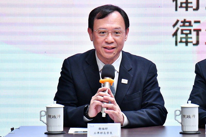 衛福部啟動「一戶一社工服務」，動員全台169名社工自10月4日起進駐花蓮光復協助災後重建。圖為衛福部部長石崇良。   圖：行政院/提供