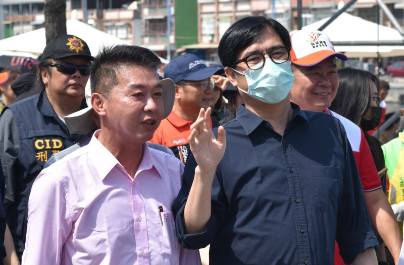 許智傑(左)與陳其邁(右)是雄中同學,自認是接棒建設高雄的最佳人選。 圖:許智傑辦公室/提供