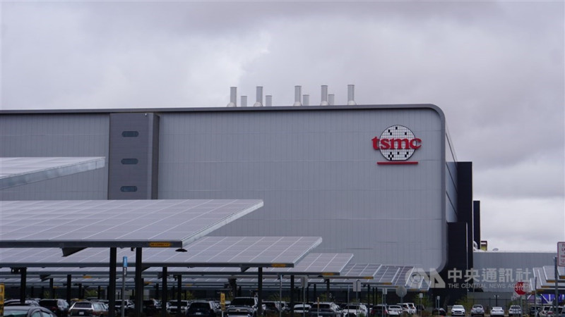 圖為台積電（TSMC）在美國亞利桑那州鳳凰城市郊的廠區。（中央社檔案照片）   