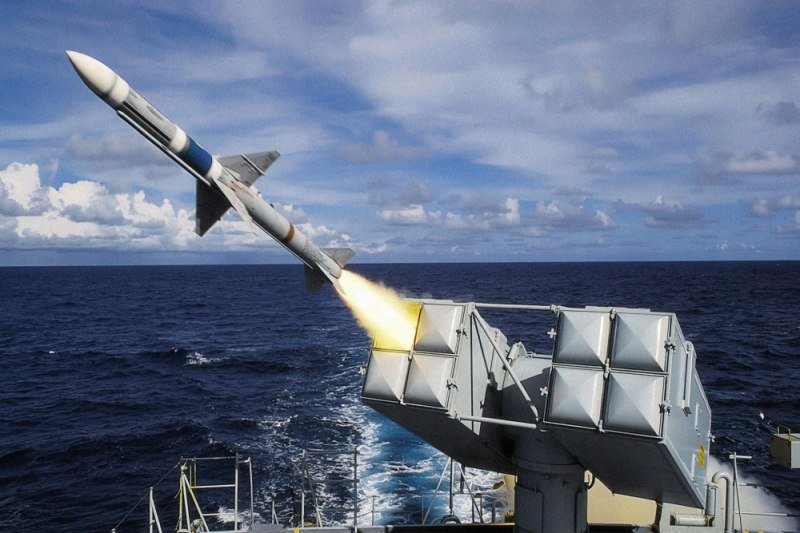 從軍艦上發射的RIM-7「海麻雀」艦對空導彈，該彈源於採用半主動雷達制導的AIM-7「麻雀」空對空導彈。   圖：翻攝自 騰訊新聞/溪畔茗談