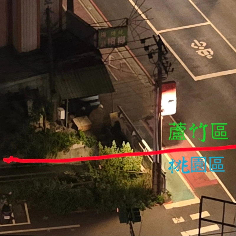 桃園市放颱風假標準遭受質疑,隔一條馬路就差別。 圖:翻攝自臉書