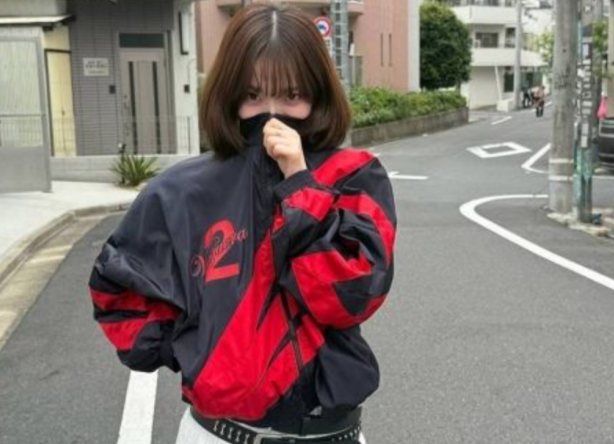 Karina在今年6月初南韓大選期間，因為身穿胸前印有數字「2」的紅外套，被外界解讀成支持2號候選人，引發不小爭議。   圖：翻攝自Karina IG