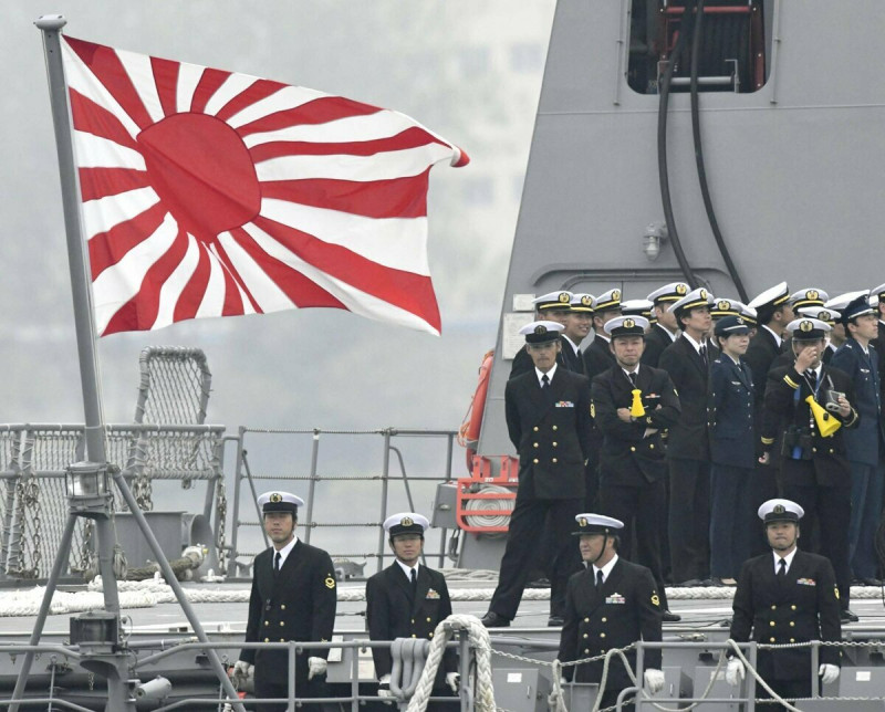 日本目前也積極向印尼、泰國、澳洲等國推銷其「最上」級新型護衛艦與二手反潛巡邏機、預警雷達等裝備,藉此逐步建立起一個圍繞「自由與開放的印太」戰略構想的防務輸出體系。 圖:翻攝自X帳號@DerektheCleric