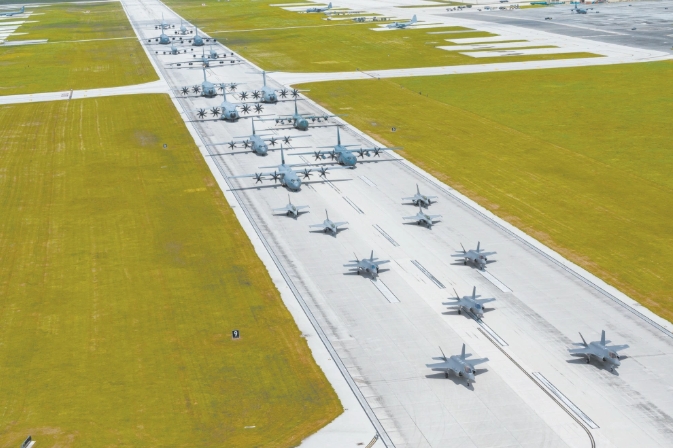 美軍大量戰機部署在關島空軍基地。   圖 : 翻攝自環球網