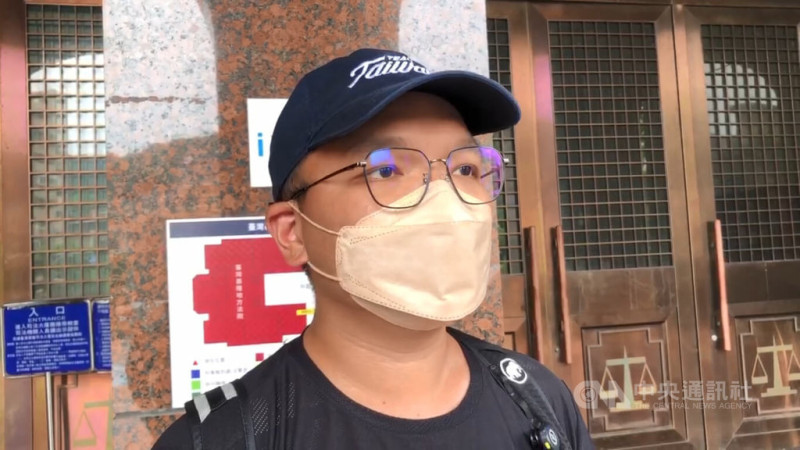 林姓男子日前酒後攔下基隆罷團宣傳車叫囂，並撕毀懸掛在車後的布條遭函送法辦，基隆地檢署檢察官8日下午召開偵查庭。領銜人陳青逸（圖）開庭前受訪表示，對於罷免期間相關違法及暴力行徑，他不會輕易和解，會讓案件繼續偵辦下去。中央社記者王朝鈺攝  114年7月8日   