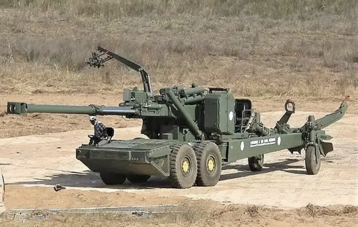 火砲系統裝載一個 155 毫米 52 倍徑火砲,原型是 DRDO 於 2013 年啟動之 ATAGS 型火砲系統。 圖:擷取自《騰訊網》