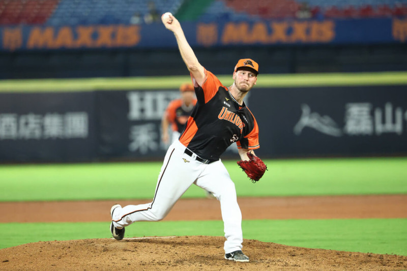 中華職棒統一7-ELEVEn獅隊8日靠洋投布雷克（Brock Dykxhoorn）優質先發，率隊以8比2擊敗中信兄弟隊，布雷克並達成中職生涯500K里程碑。（統一獅隊提供）中央社記者謝靜雯傳真  114年7月8日   