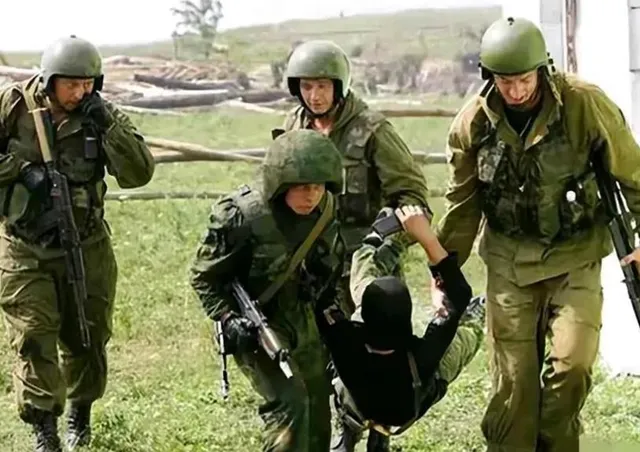 俄羅斯高層接連被烏軍精準攻擊,背後恐代表俄軍內部存在間諜滲透。 圖:翻攝自 《騰訊新聞》/「萬全」 俄羅斯高層接連被烏軍精準攻擊,背後恐代表俄軍內部存在間諜滲透。 圖:翻攝自 《騰訊新聞》/「萬全」