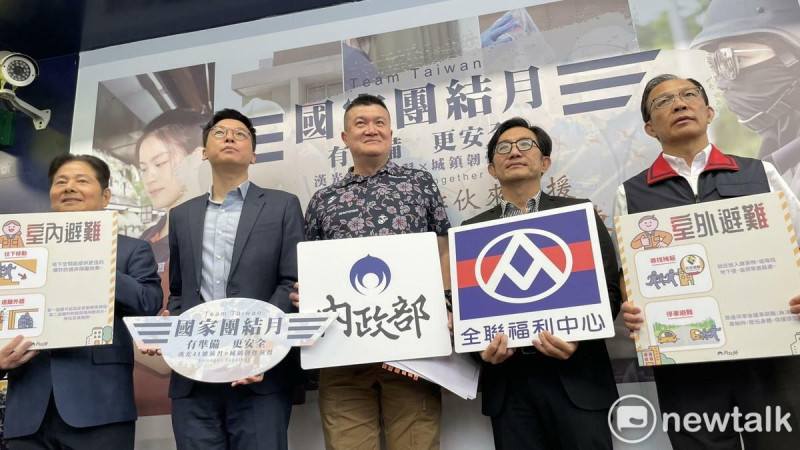 內政部次長馬士元（左三）、國安會副秘書長林飛帆（左二）、全聯行銷部協理劉鴻徵（右二）。   圖：高逸帆／攝