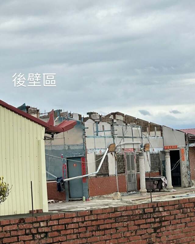 丹娜絲重創台南,逾6千戶屋損、農損破10億,仍有4.4萬戶停電,台南式籲捐款協助重建。 圖:翻攝自台南式 臉書