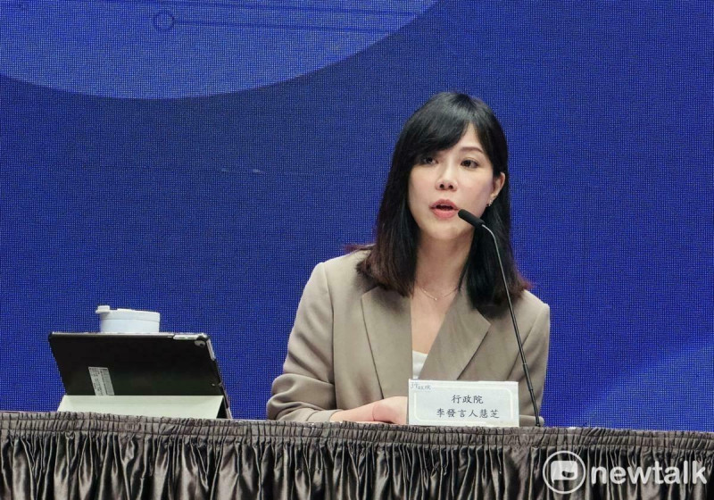 行政院發言人李慧芝今（10）天在院會後記者會表示，如果要再額外增加2300億的「普發現金」，政府可能需要舉債，攸關財政紀律，需審慎考量。   圖：謝莉慧/攝