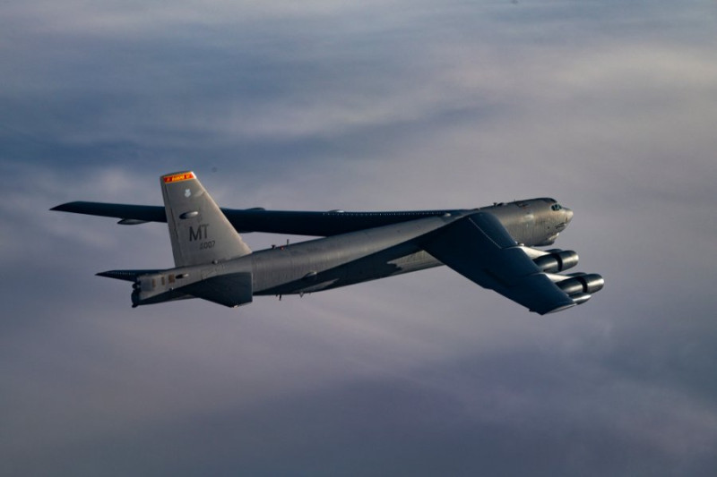 美國空軍B-52H「同溫層堡壘」轟炸機執行「轟炸機任務部隊」演習，進駐關島安德森空軍基地。   圖：翻攝US Air Force