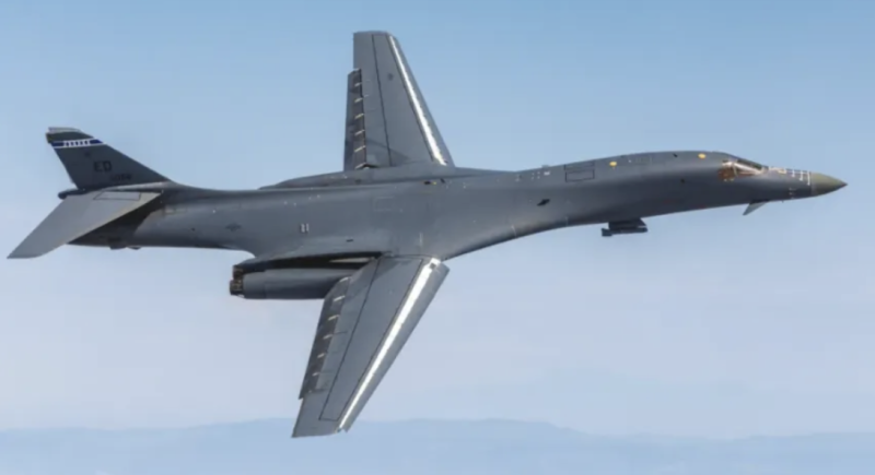 美空軍 B-1B「槍騎兵」(Lancer)轟炸機。 圖:擷取自《騰訊網》