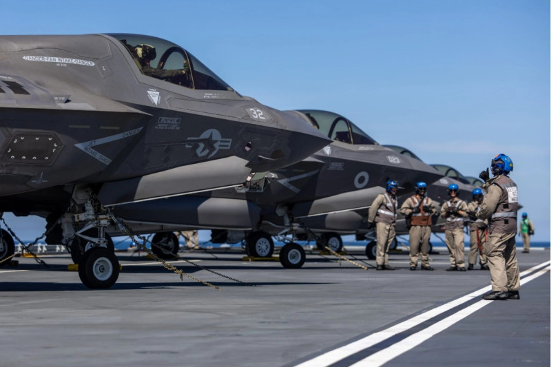 美國海軍陸戰隊F-35B「閃電Ⅱ」自英國皇家海軍「威爾士親王號( R09)」航空母艦上進行起降作業。 圖:翻攝UK Royal Navy