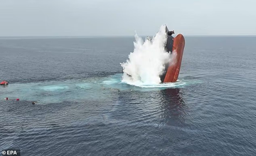 「永恆C號」(Eternity C)貨船在本週遭胡塞武裝發動兩波攻擊。 圖:翻攝自 X