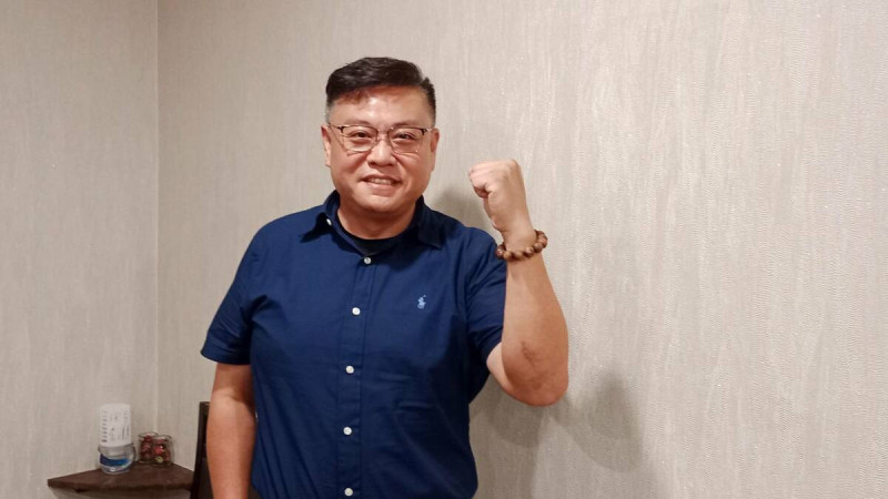 民進黨高雄市黨部執行委員蘇致榮，因為鳳山區議員提名名額一事摃上市黨部主委黃文益。   圖：孫家銘攝