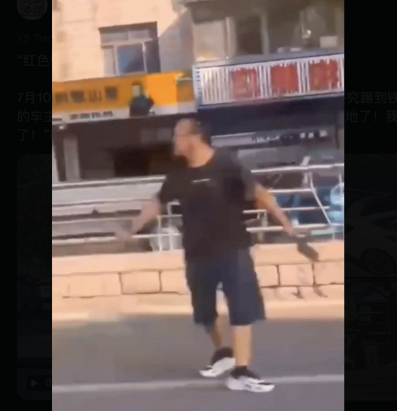 中國山東省濰坊市 10 日發生了一起「菜刀砍人事件」。 圖:擷取自《德潤傳媒》的 X