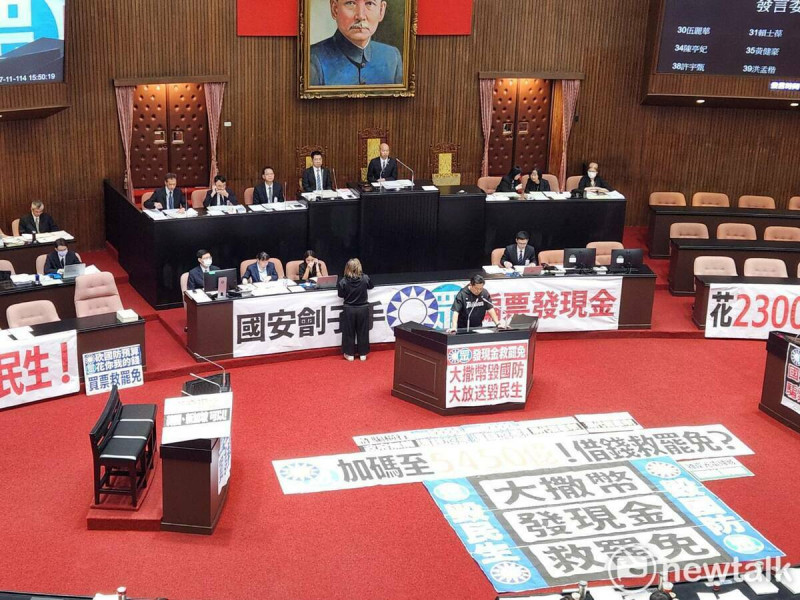 立法院三讀《因應國際情勢強化經濟社會及民生國安韌性特別條例》，通過全民普發現金1萬元。   圖：黃建豪/攝