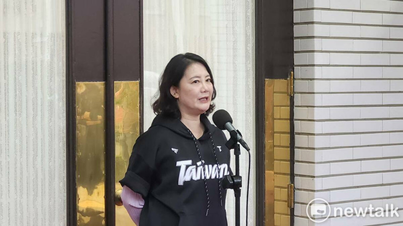 民進黨立委吳思瑤痛批藍白兩黨再次聯手，債留子孫。   圖：蕭依岑／攝