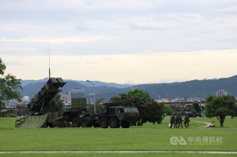 國軍「漢光41號」演習實兵操演11日進入第3天，空軍防空暨飛彈指揮部的愛國者防空飛彈上午起進駐台北大直美堤河濱公園（圖）及松山機場旁的觀山河濱公園，捍衛首都空防。中央社記者張新偉攝  114年7月11日   