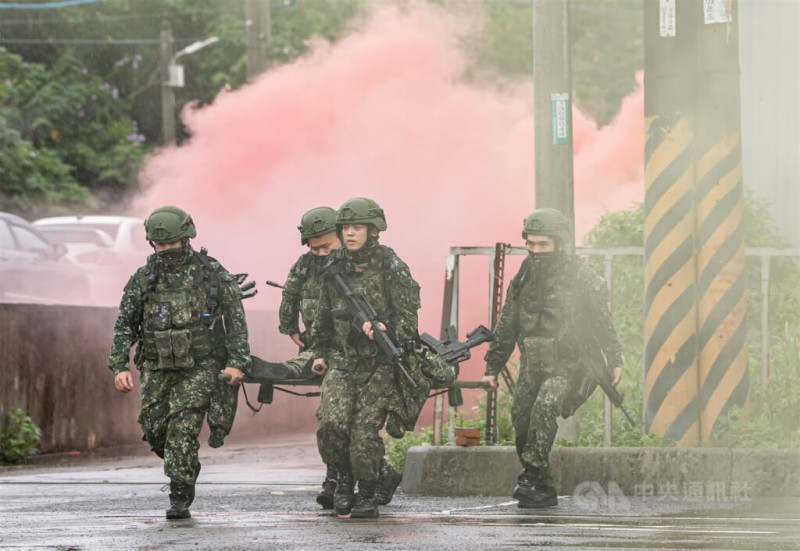 國軍「漢光41號」演習實兵演練由陸軍206旅實施全旅動員,動員超過3000名後備軍人,後備軍人自5日報到後開始進行訓練,11日進行臨戰訓練。中央社記者張新偉攝 114年7月11日 圖:中央社提供