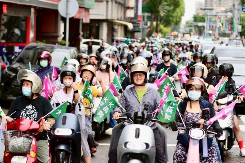 「同意罷免大車隊 守護台灣不後退」車隊掃街行動,今(11)日下午在台中登場。 圖:罷免團體/提供