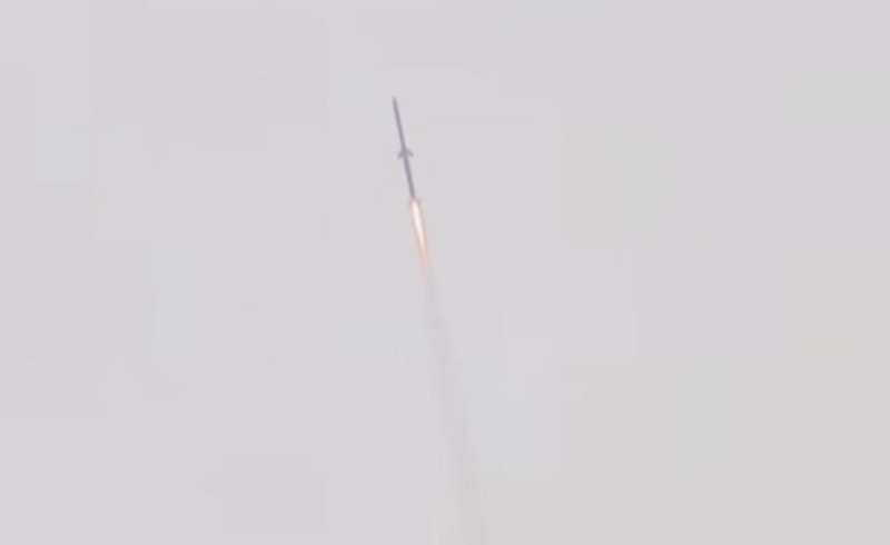 「晉陞太空」12 日在日本北海道大樹町的民營發射場,進行自主研發的兩節式火箭「VP01」升空試驗,不過火箭在飛行過程中發生異常,最終未能抵達預定 100 公里高空目標。 圖:翻攝自 X