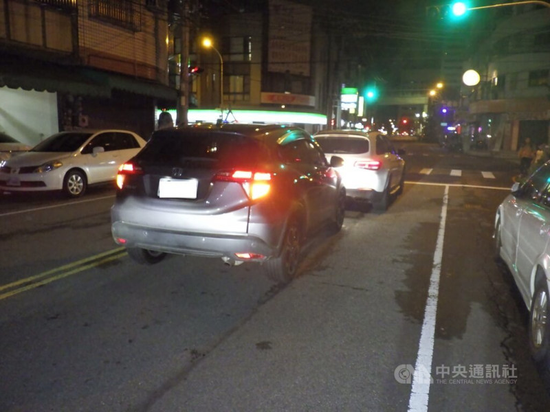 台中市和平警分局蔡姓警員11日酒駕行經潭子區圓通南路，追撞前方1輛自小客車，造成車內孕婦受驚嚇，幸無人受傷。（翻攝照片）中央社記者蘇木春傳真　114年7月13日   