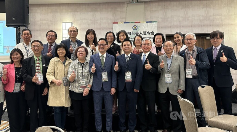 美西台美人夏令會邀請僑委會副委員長阮昭雄(前排左5)等人出席演說。(中央社記者張欣瑜舊金山攝114年7月13日) 圖: 中央社