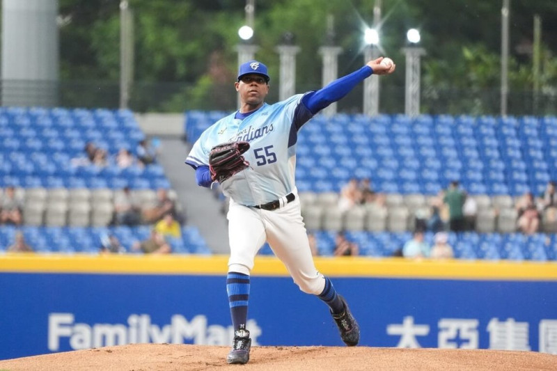 中職富邦悍將隊洋投力亞士（Roenis Elías）（圖）12日雖吞敗，但繳出6局失1分好投、近4戰都是優質先發。（富邦悍將提供）中央社記者謝靜雯傳真　114年7月13日   