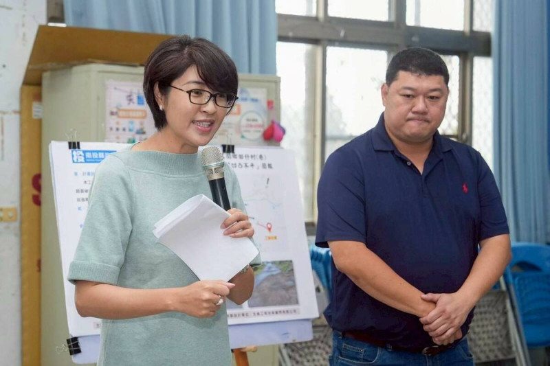 民進黨南投縣議員陳玉鈴罷免案未過關，南投縣長許淑華（圖左）表示，罷免制度應該修改。   圖：取自許淑華臉書（資料照）
