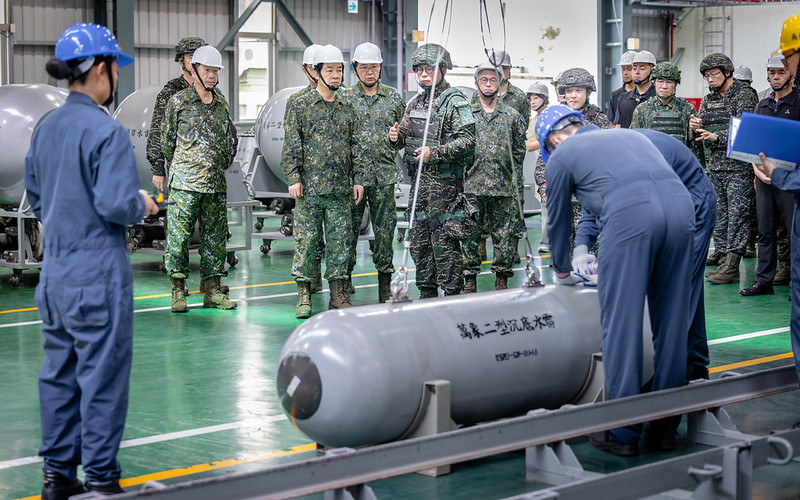賴清德總統今（14）日上午赴高雄，視導漢光41號演習－海軍防禦性布雷操演及實兵演練行動。   圖：總統府提供